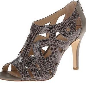 NIB Calvin Klein Kiani Strappy Peep Toe Sandal